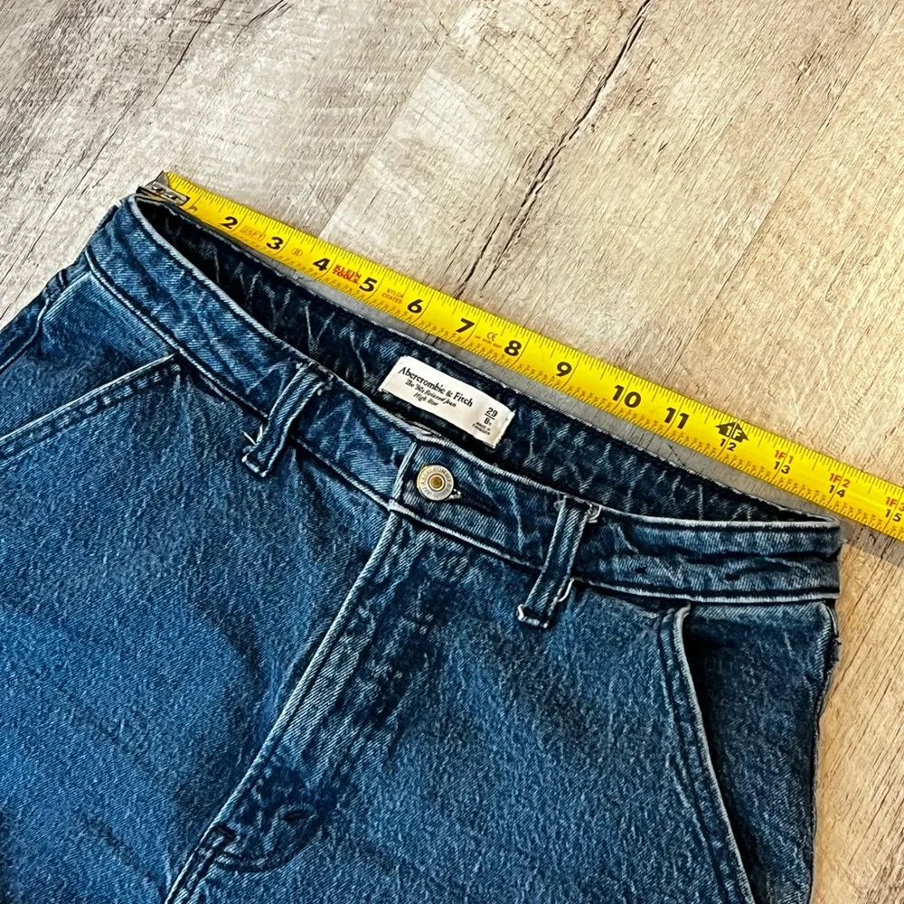 Abercrombie & Fitch The 90's Relaxed High Rise Blue Jeans - Picture 4 of 9